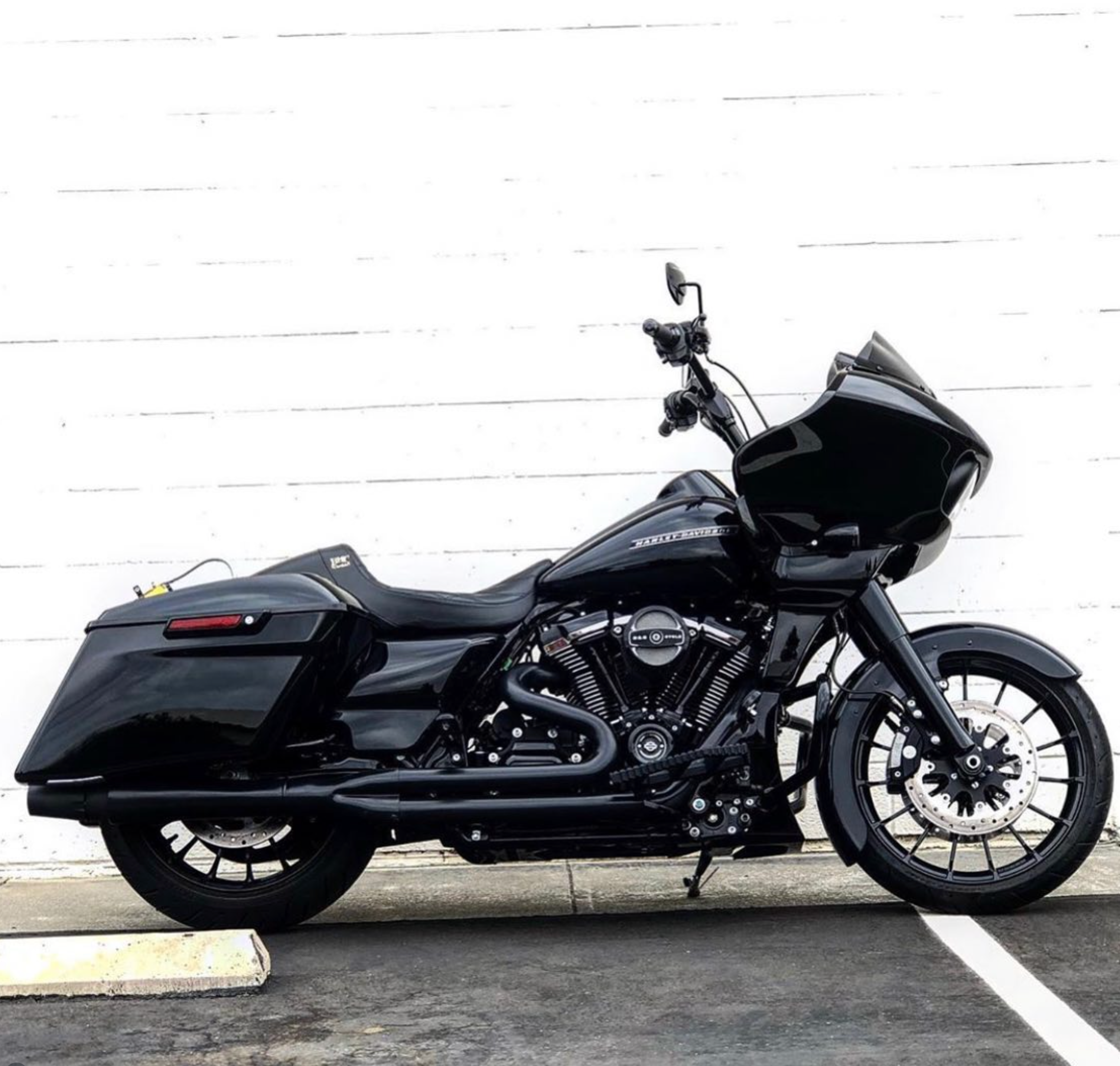 Thunderheader exhaust system for M8 Touring & Bagger – black w/ heat shields